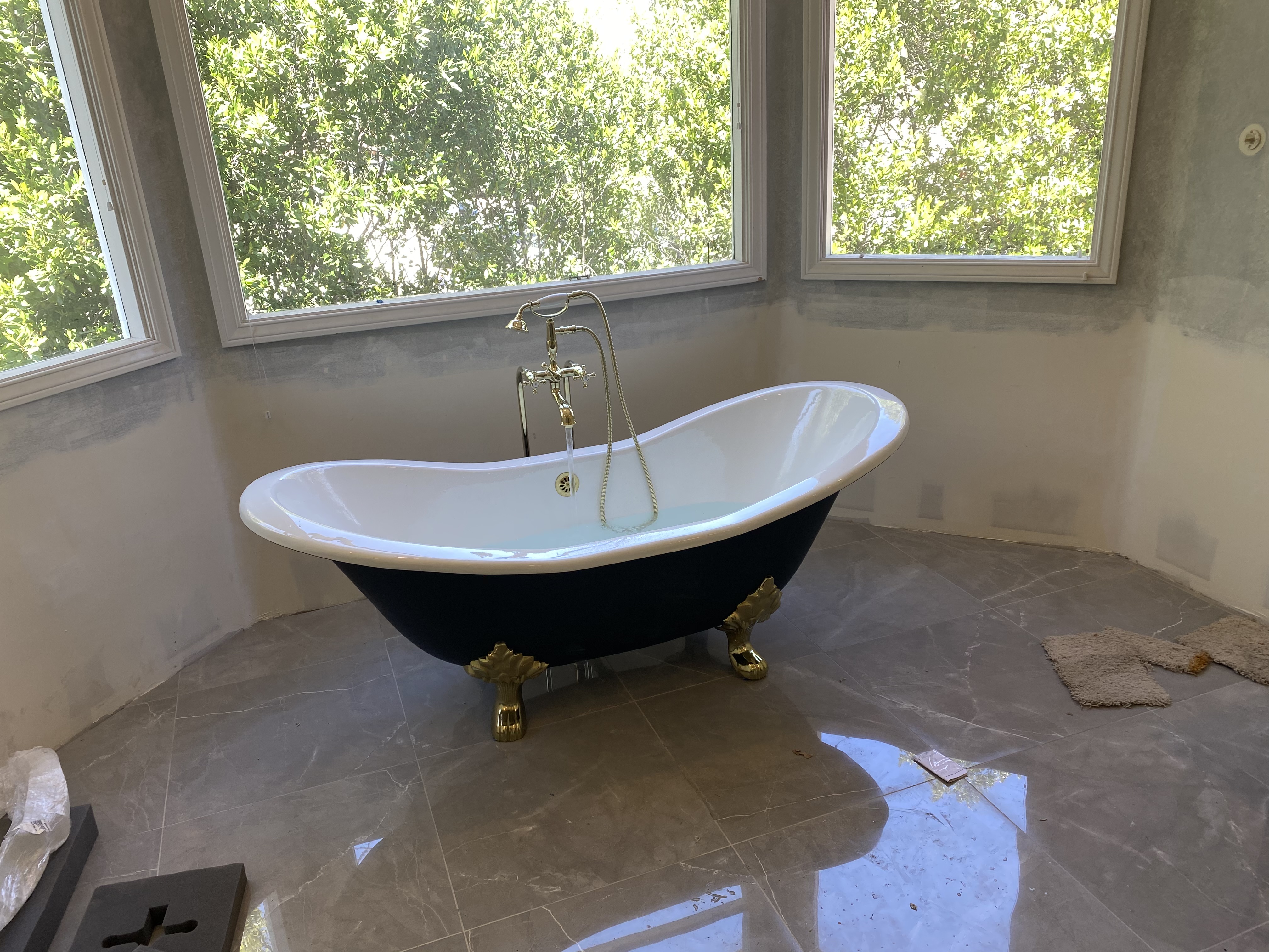 Victorian style freestanding tub